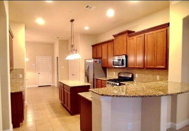 Building Photo - Very nice 3 bed Townhome in Plano!