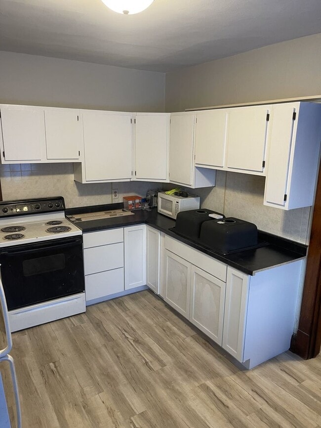 Building Photo - 50656 Main St