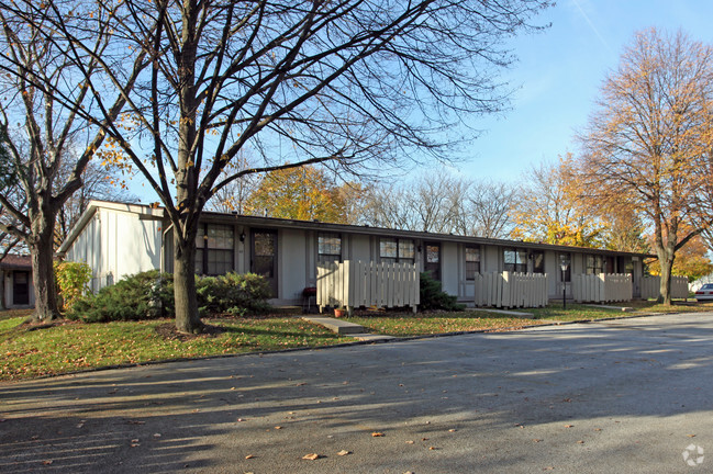 Laurel Court - Laurel Court Apartments