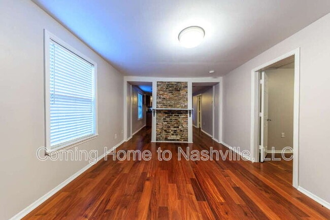 Building Photo - 891 W Sharpe Ave