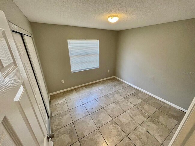 Foto del edificio - 1700 Birchwood Cir