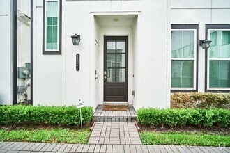Building Photo - 2802 Grand Fountains Dr