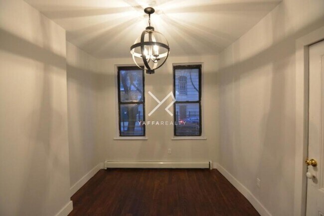 Foto del edificio - 2 bedroom in Flushing NY 11385
