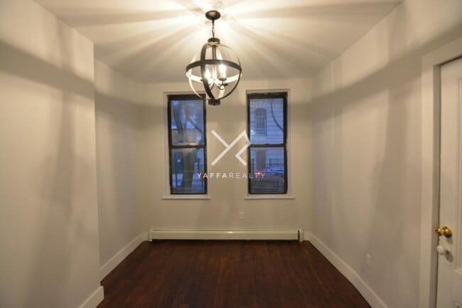 Building Photo - 2 bedroom in Flushing NY 11385