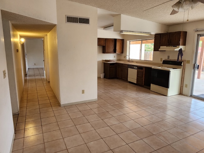 Building Photo - 9660 E Quail Pl