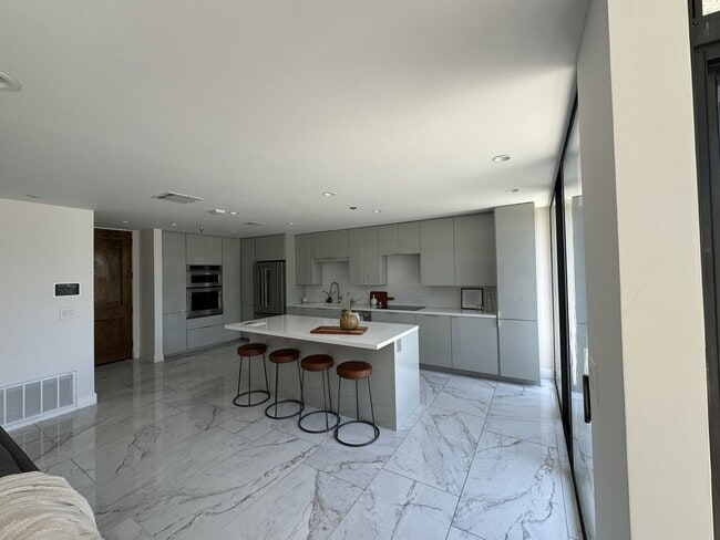 Building Photo - Stunning Remodeled Condo with Iconic Disney Concert Hall Views in the Heart of Downtown LA!