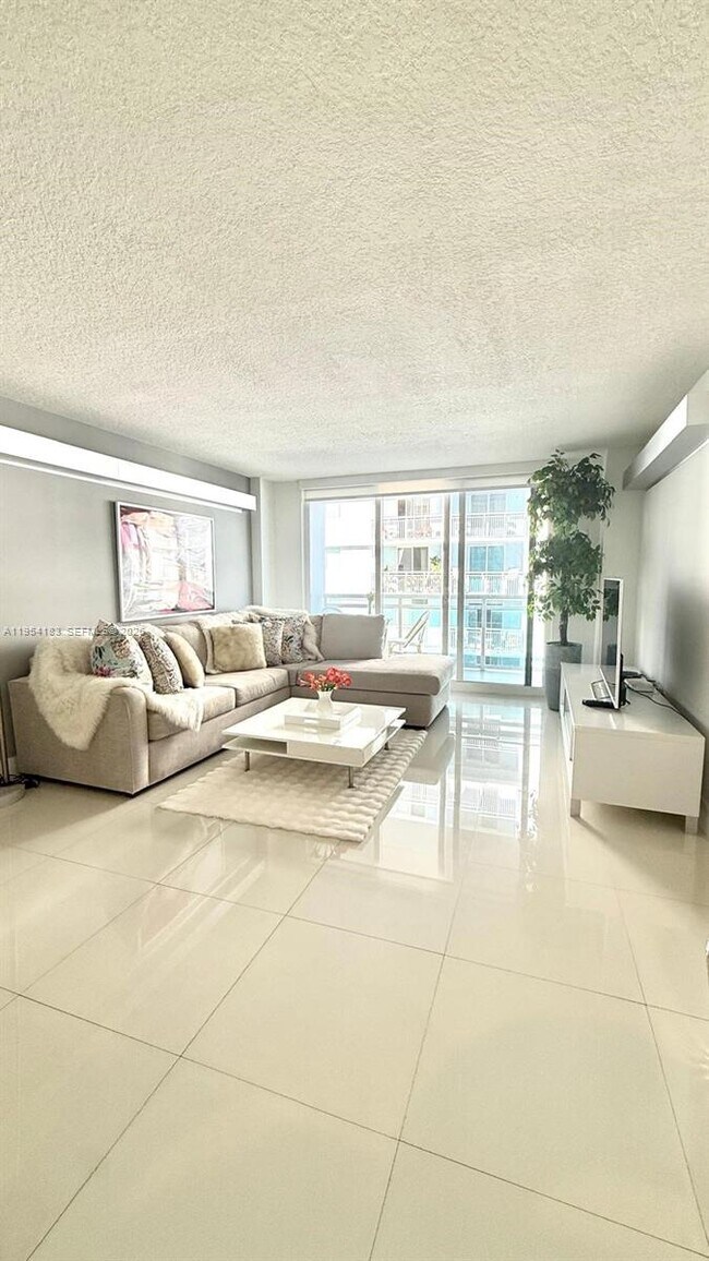 Foto del edificio - 6917 Collins Ave