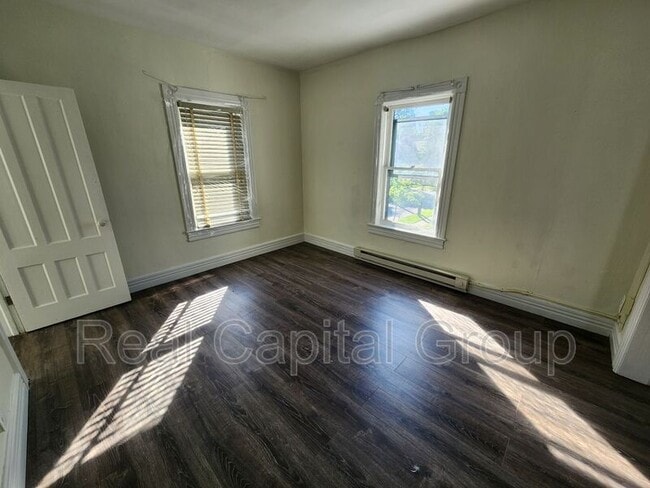 Building Photo - 76 Crandall St