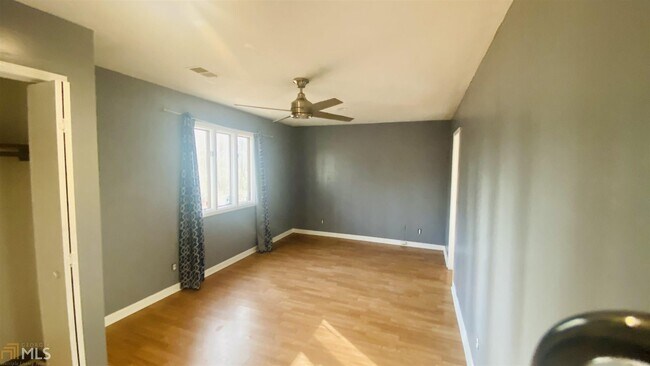 Foto del edificio - 135 Windy Hill Rd