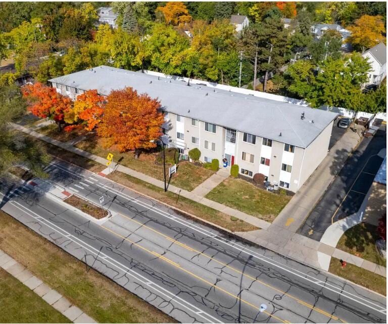 Primary Photo - 1250 W Nine Mile Rd