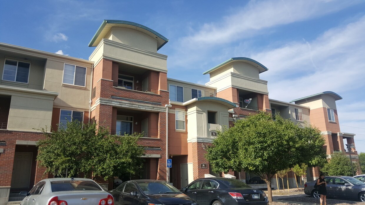 4100 Albion St, Denver, CO 80207 Condo for Rent in Denver, CO