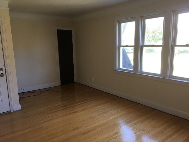 Building Photo - 15018 Hubbell Ave