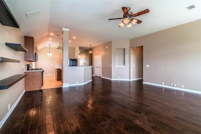 Foto del edificio - 8811 Sunforest Ln