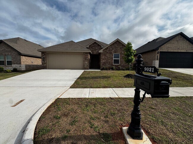 Foto del edificio - Spectacular brand NEW 4 Bedroom 2 Bathroom...