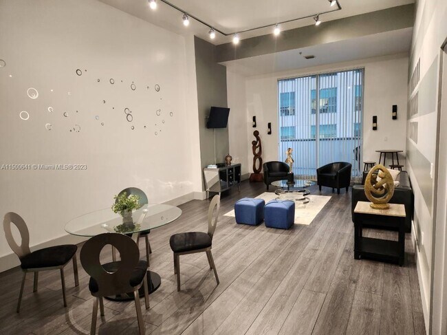 Building Photo - 1200 Brickell Bay Dr