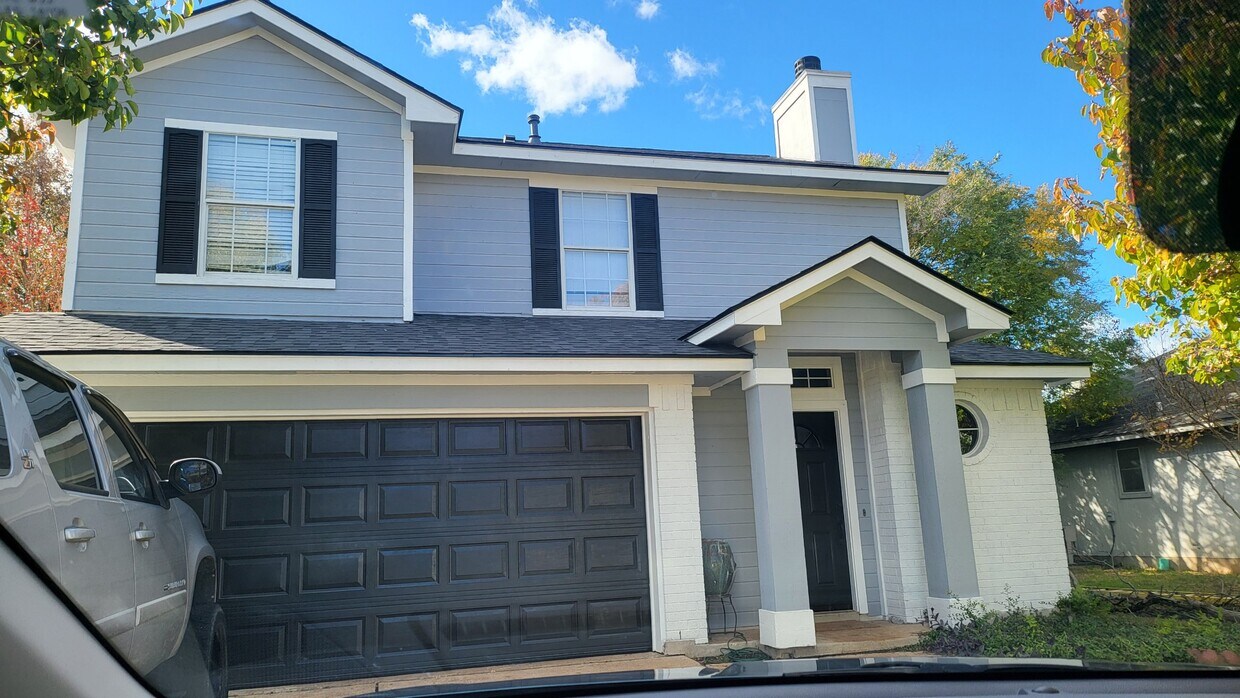 Primary Photo - 709 Sparkling Brook Ln
