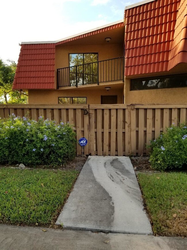 Building Photo - 8165  Severn Drive D