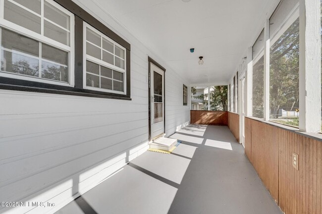 Foto del edificio - 2811 Myrtis Rd