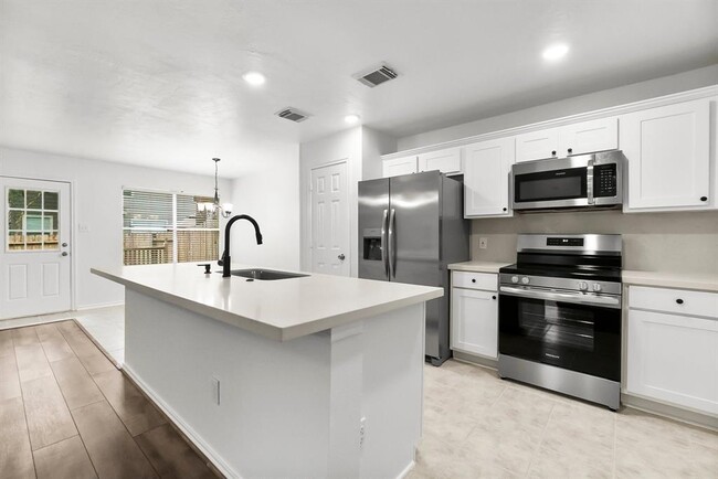 Building Photo - 302 Sentry Maple Pl