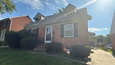 Building Photo - 5505 Beechwood Ave