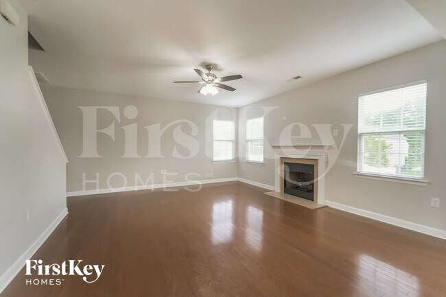 Foto del edificio - 4019 Linville Falls Ln