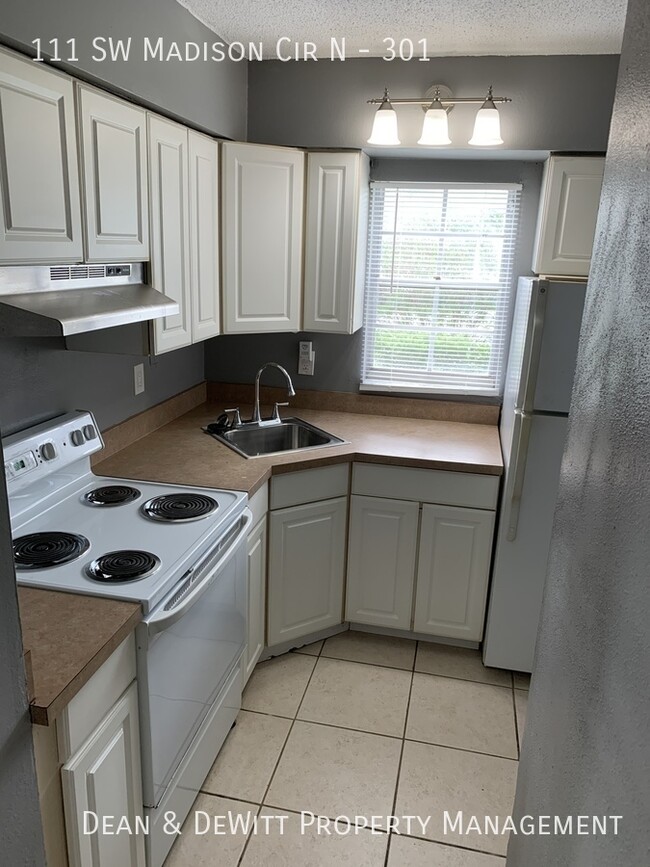 Foto del edificio - 111 SW Madison Cir N