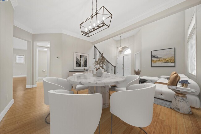 Building Photo - 4227 Roscommon Way