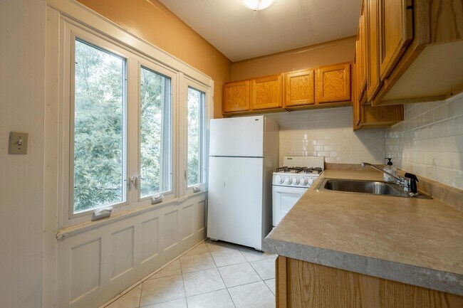 Foto del edificio - 2119 E Kenilworth Pl