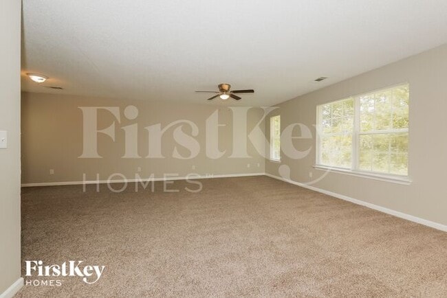 Building Photo - 6221 Hickory Ln Cir