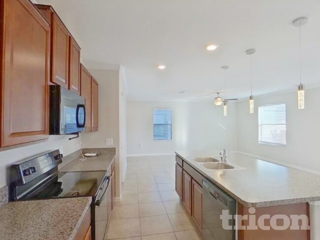 Building Photo - 14812 Crescent Rock Dr