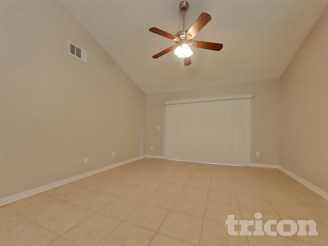 Foto del edificio - 1627 Chatham Cir