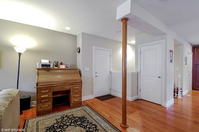 Foto del edificio - 6300 N Rockwell St