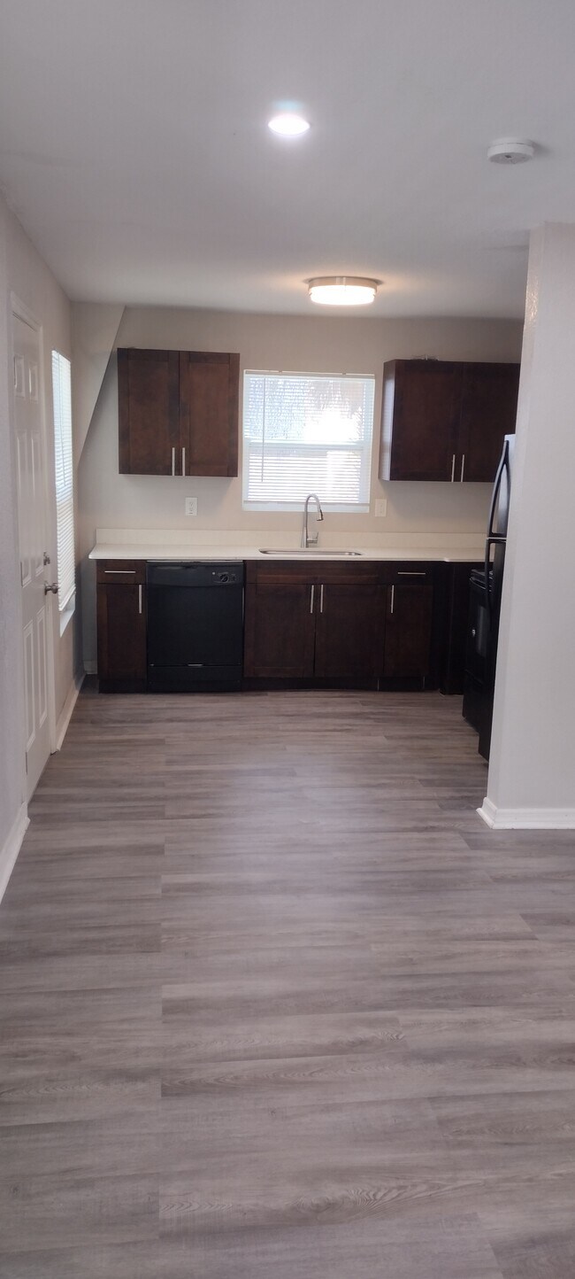 Cocina - 701 E Hanlon St