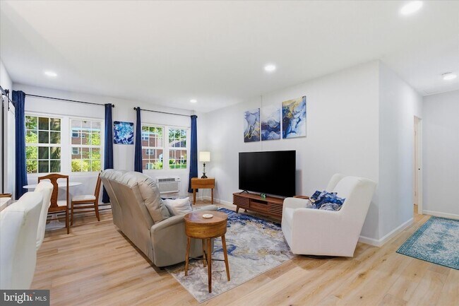 Foto del edificio - 3454 Martha Custis Dr