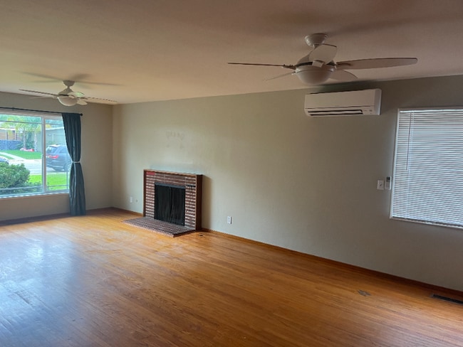 Building Photo - 161 Sequoia Dr