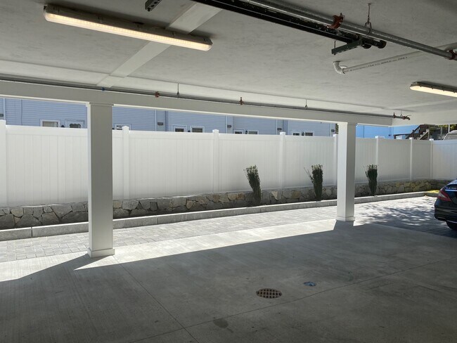 Building Photo - 42 Blossom St
