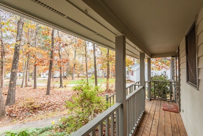 Building Photo - Gem in Hillsborough-move in now!
