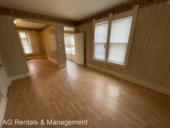 Foto del edificio - 3 br, 1 bath House - 636 W Creighton Ave