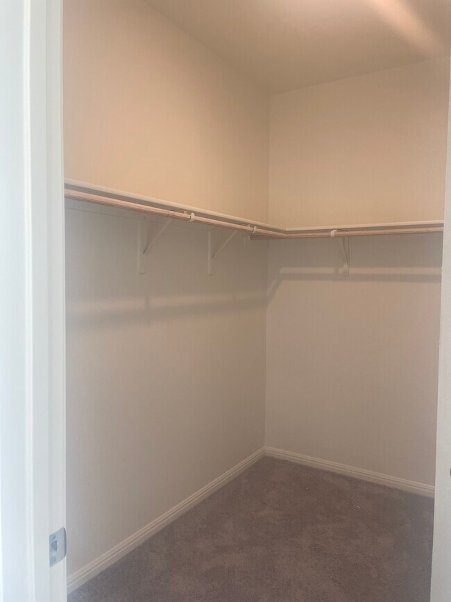 Building Photo - 617 Alterra Way