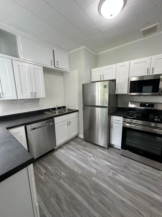 Foto del edificio - 1547 32nd St NE