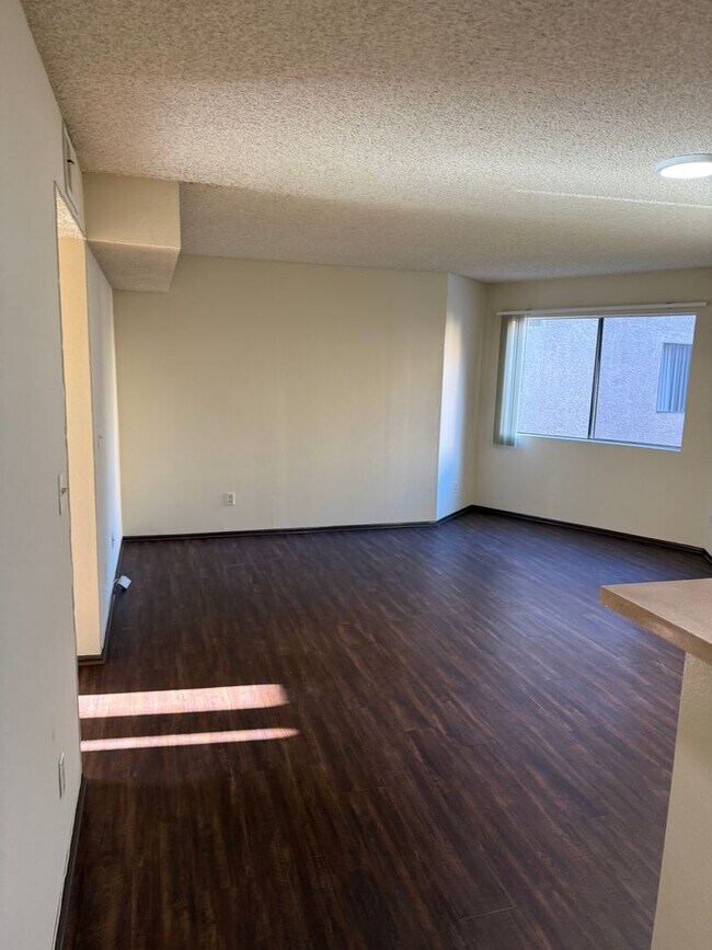 Building Photo - 1930 Vassar St