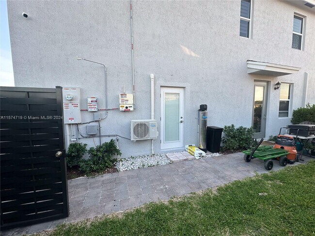 Foto del edificio - 27176 SW 132 Ct Rd