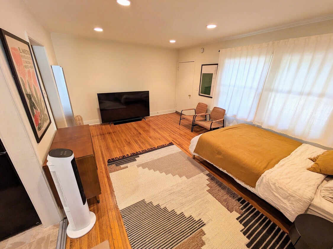Foto principal - 10973 Culver Blvd
