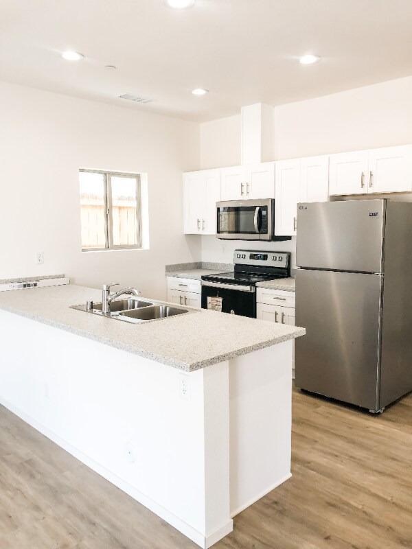 Building Photo - 5850 Black Olive Dr