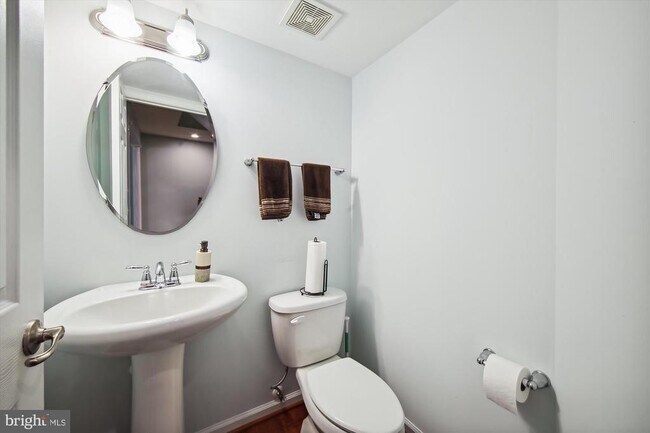 Foto del edificio - 944 Hall Station Dr