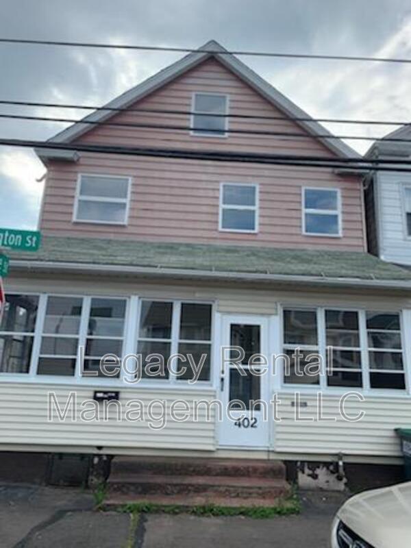 Primary Photo - 402 Washington St