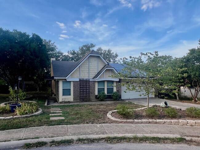 Building Photo - Charming Rental with Amazing Back Patio!