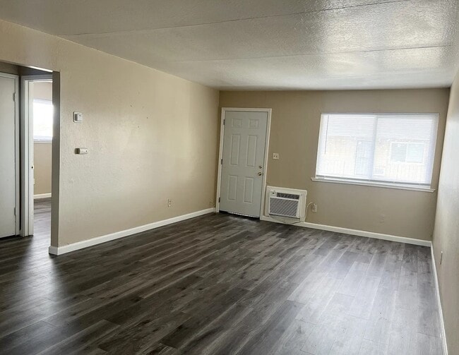 Building Photo - 516 W Tregallas Rd