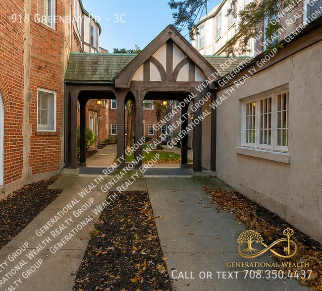 Building Photo - 918 Green Bay Rd