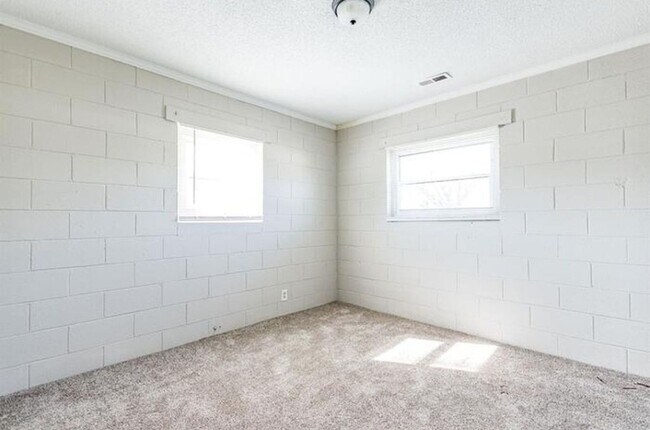Foto del edificio - Updated 2-Bed, 1-Bath Townhouse Just Minut...